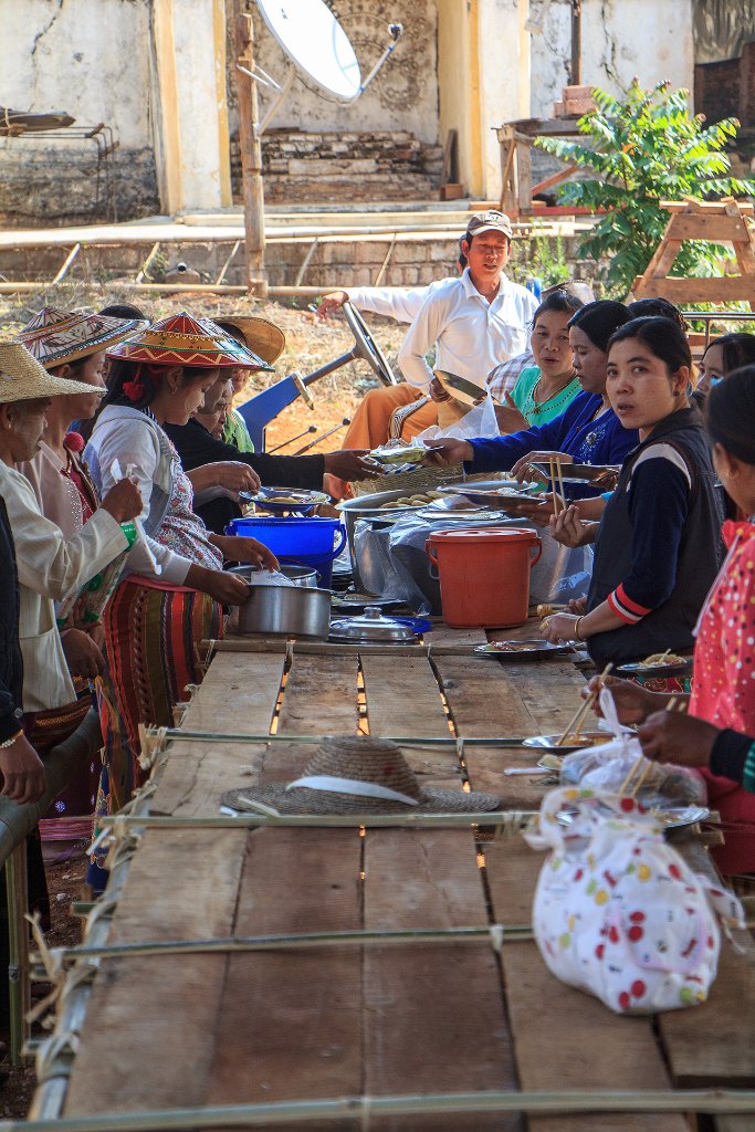 03-Free meal in the Pagoda.jpg